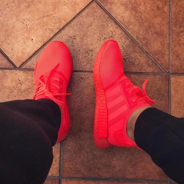 Adidas NMD R1'Đỏ Năng Lượng Mặt Trời'