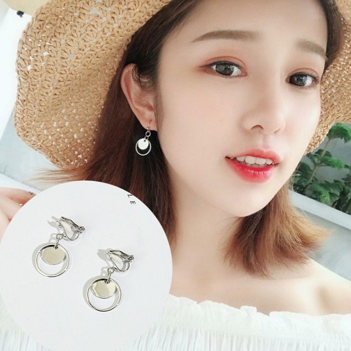 Khuyên tai nữ Hàn Quốc màu bạc nhỏ gọn sành điệu thời trang