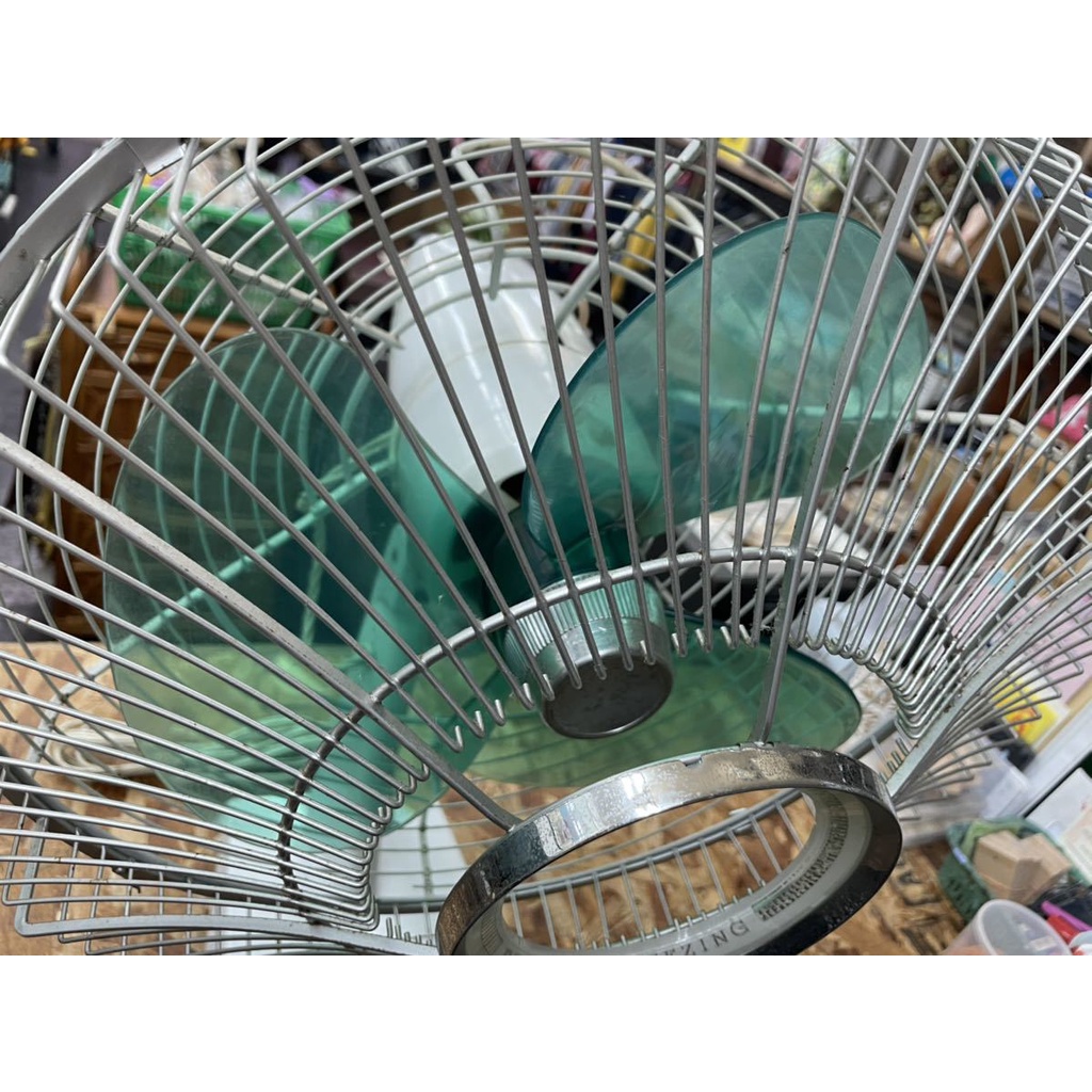 Quạt nội địa Nhật Mitsubishi D30 G2 cánh 30cm toàn  thân sắt giá 2tr