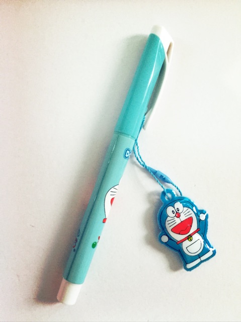 Bút máy ngòi trơn Doraemon