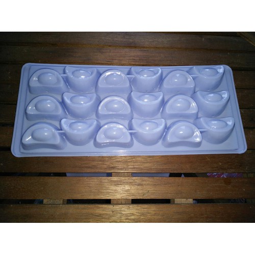 Khay làm đá, rau câu, bánh in, bánh phục linh hình thỏi vàng