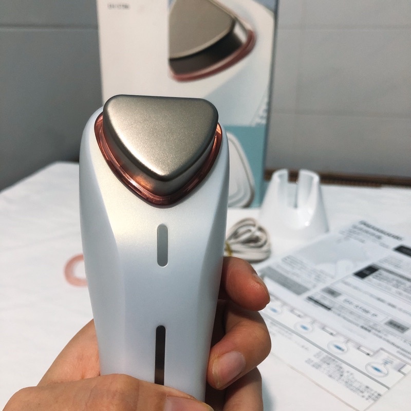 Máy chăm sóc da mặt Panasonic EH-ST86