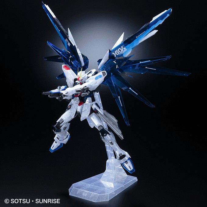 Mô Hình Lắp Ráp Gundam MG Freedom 2.0 Clear Color (The Gundam Base Limited)