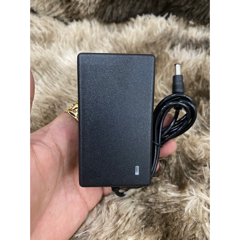Sạc 1S 4.2V 2A Loại tốt dùng cho pin Li-ion có đèn báo và tự ngắt khi đầy. BN.