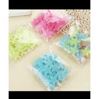 100 sao dạ quang phát sáng