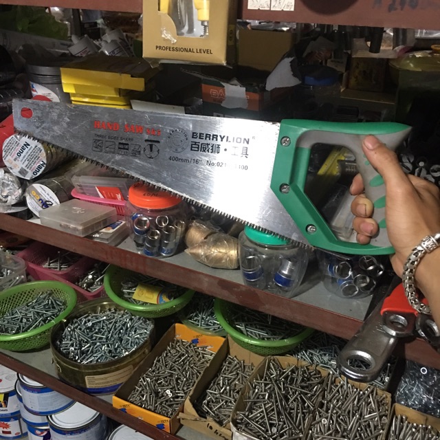 Cưa gỗ cầm tay