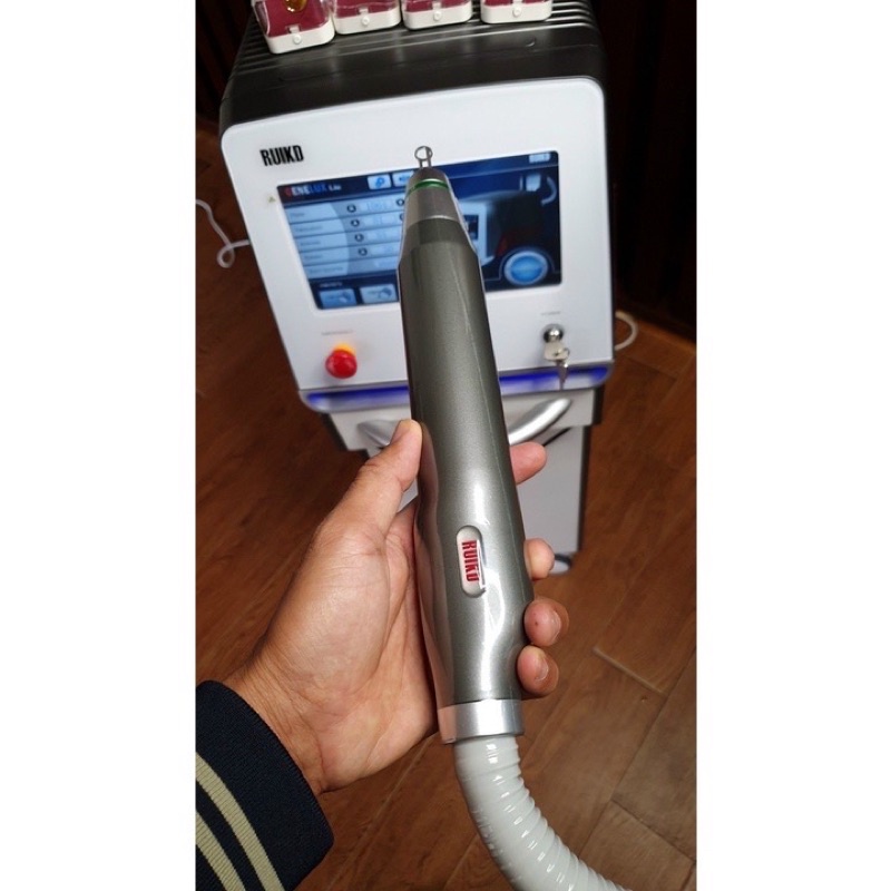 Máy laser RUIKD chuyên xoá xăm,xoá nám,tàn nhang, chân mày hàng cao cấp