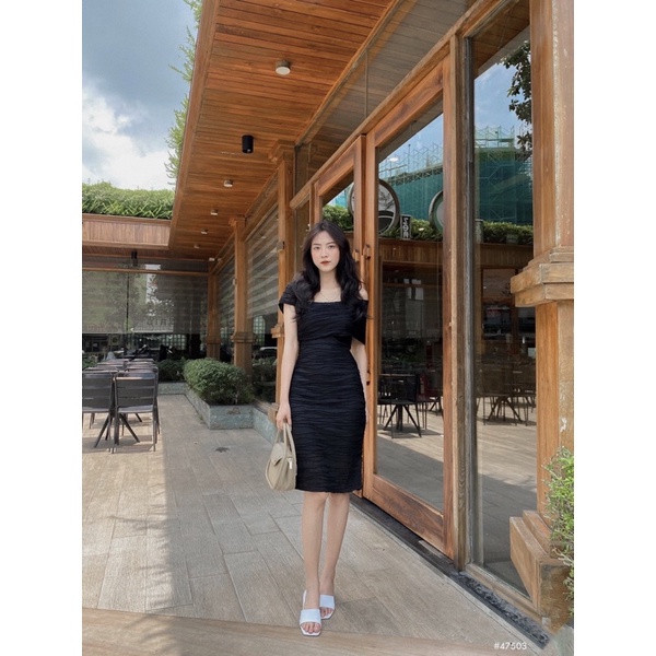 Đầm body lệch vai gợn sóng