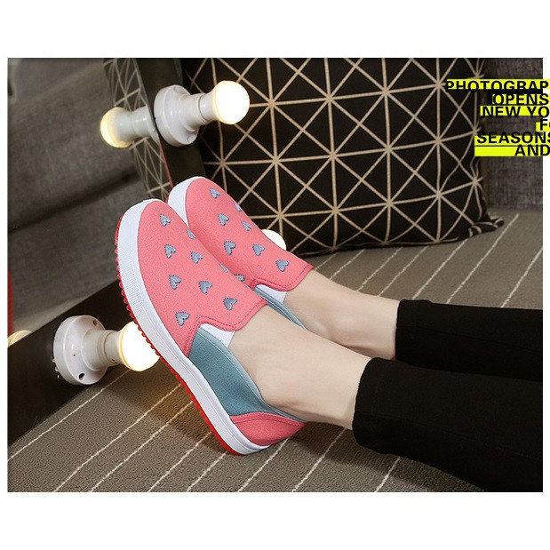Slip on họa tiết hình tim nhỏ trẻ trung dễ thương