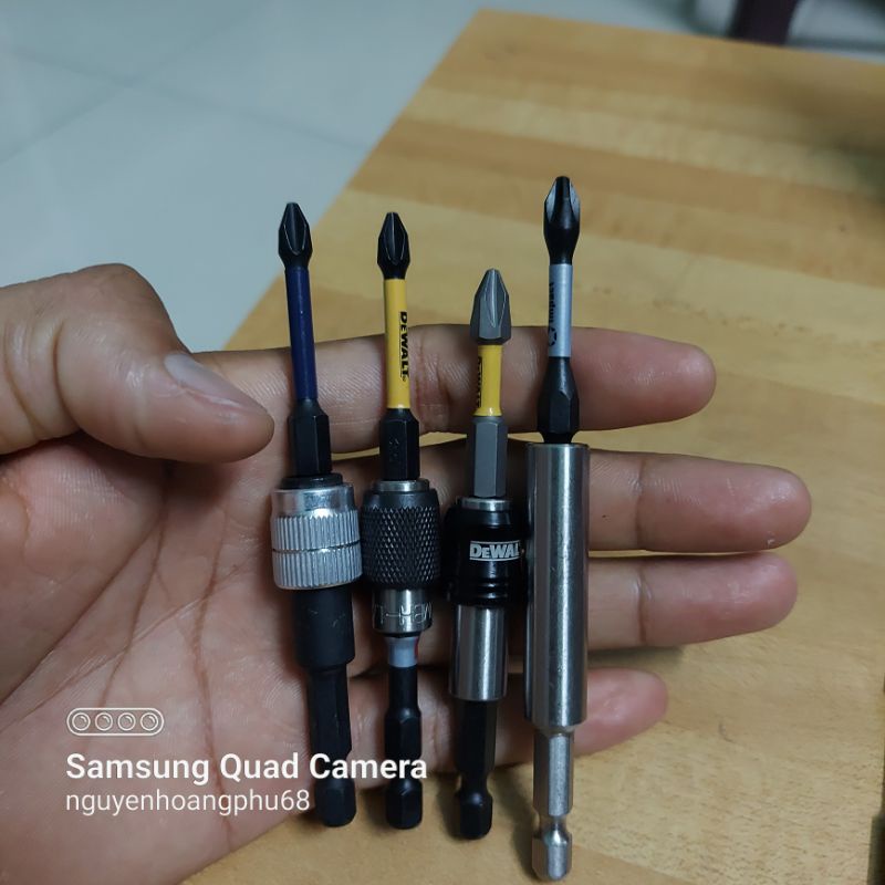 Đầu nối vít Dewalt Bosch kèm mũi vít PH2 có khóa chống rớt vít nam châm hít mạnh