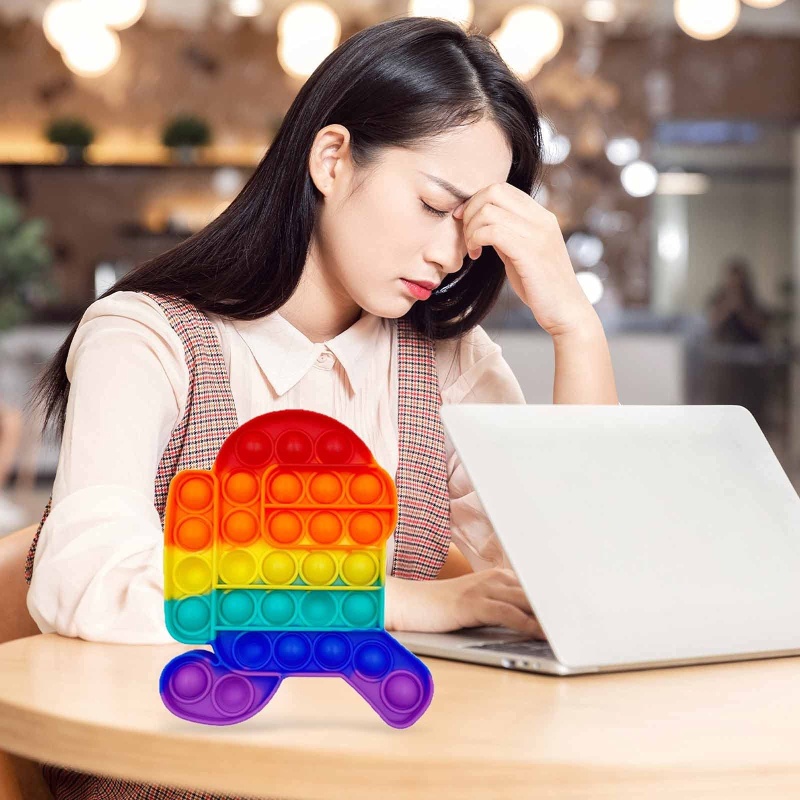 Móc Khóa Hình Robot Chạy Bộ Mini Màu Sắc Cầu Vồng