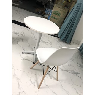 Bàn Eames tròn