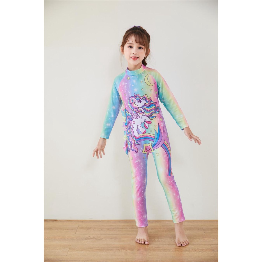 Đồ bơi bé gái liền thân họa tiết CÔNG CHÚA KỲ LÂN tay dài quần dài Full body bao gồm nón bơi (Mẫu mới 2022)