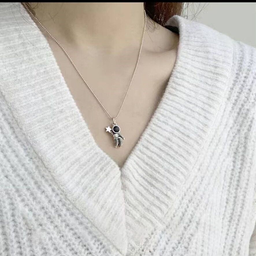 Vòng cổ thép titan màu bạc mặt hình phi hành gia dễ thương