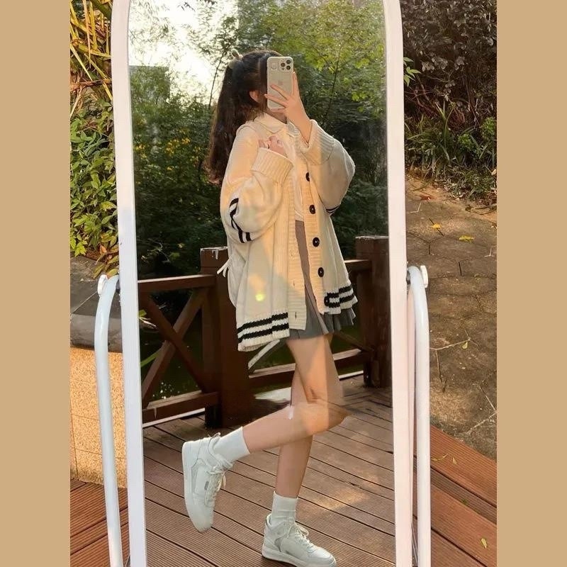 Áo khoác len cardigan trơn tay sọc ngang nổi bật cổ tim V khuy áo đen ulzzang