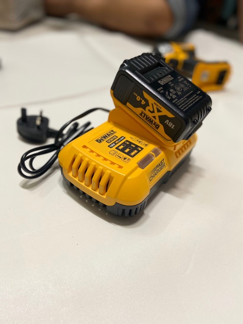 Siêu xạc 10v8-20v DCB118-GB dewalt