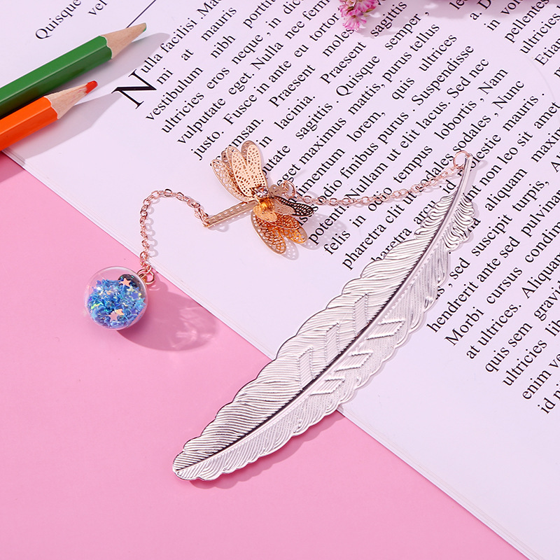 Bookmark Đánh Dấu Sách Bằng Kim Loại Phối Lông Vũ Và Bướm Sáng Tạo
