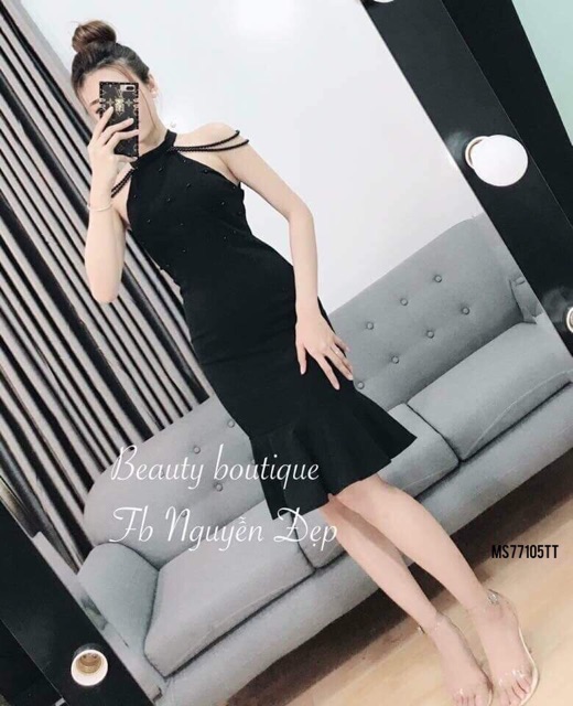 Đầm body cổ yếm kết chuỗi đuôi cá siêu xinh | BigBuy360 - bigbuy360.vn