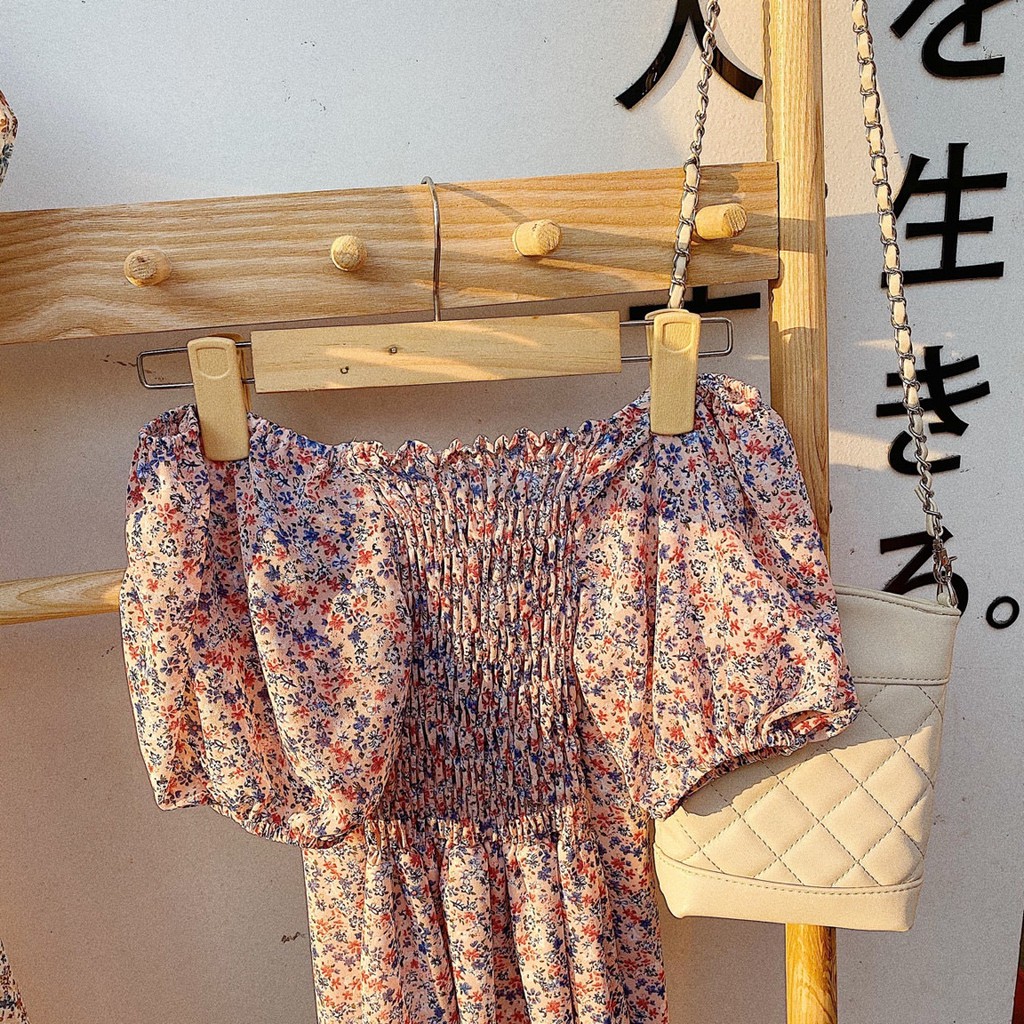 Đầm xinh Xmas Dress hoạ tiết hoa nhí chất vải lụa voan from chuẩn tôn dáng có bo chun co giãn phía sau tay bèo trễ vai | BigBuy360 - bigbuy360.vn