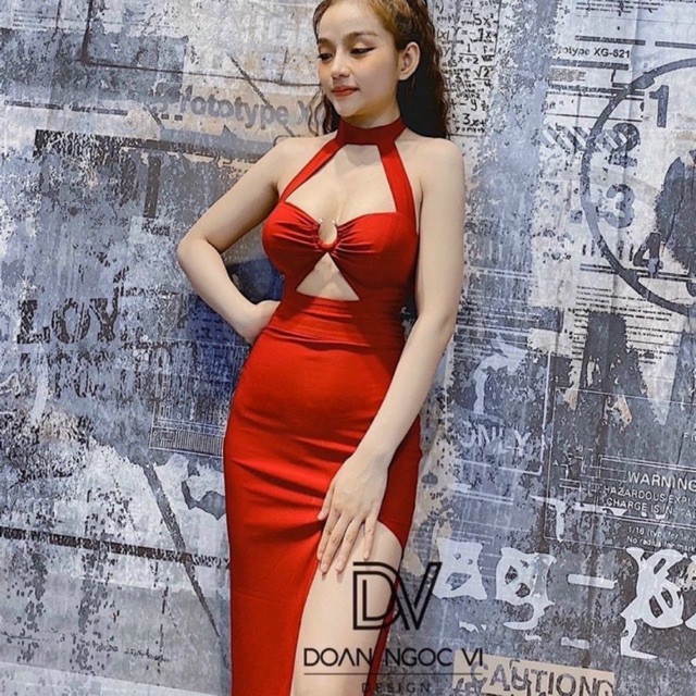 Đầm body khoét eo chocker thiết kế