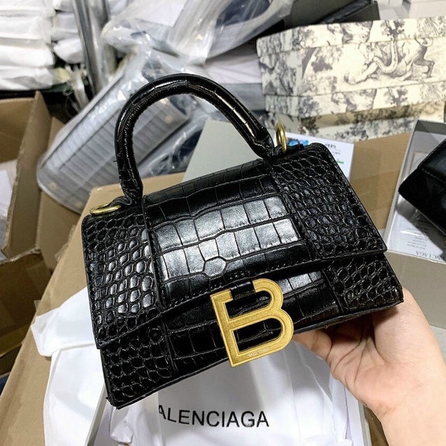 Túi xách nữa chữ B kiểu dáng đẹp