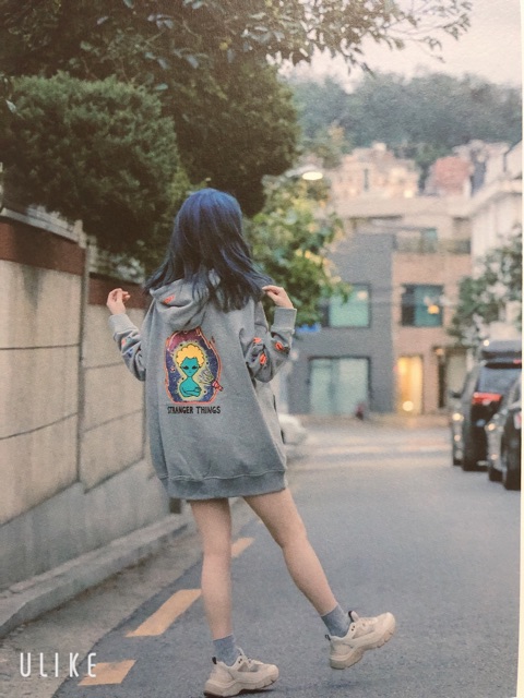 ÁO HOODIE IU ĐÃ MẶC TRONG MINI ALBUM “LOVE POEM”