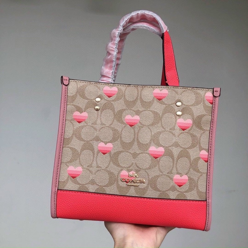 Túi Coach dáng tote