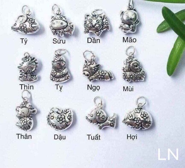 LẮC TAY MẶT KHẮC KÈM CON GIÁP CHO BÉ - VÒNG TAY BẠC TRẺ CON