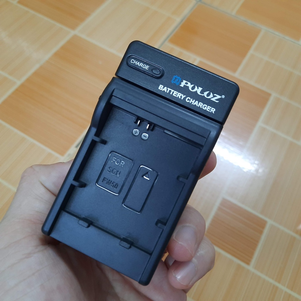 Đế sạc pin máy ảnh FW-50 Puluz (pin dùng cho máy ảnh sony A6000, A6300, A6500, A7, A7 II, A7R, A7S)
