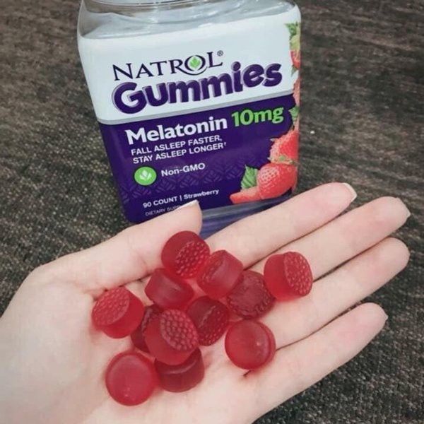 Gummies hỗ trợ ngủ ngon Natrol Melatonin 5mg 60 viên - Kẹo Dâu hỗ trợ ngủ ngon ( MỚI )