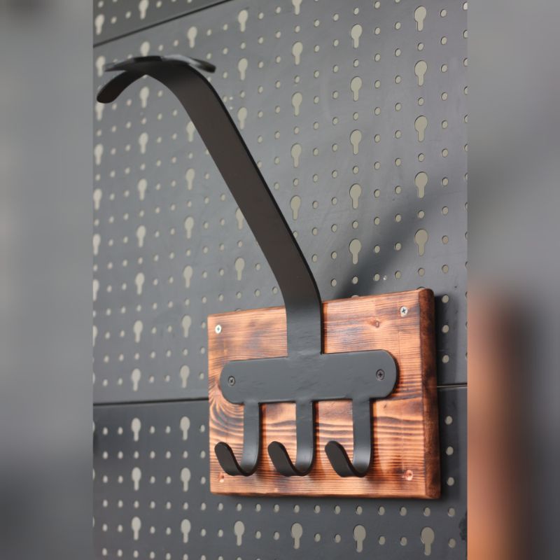 Giá móc treo nón bảo hiểm mô tô ,xe máy.