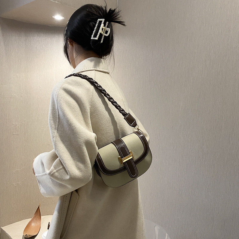 Túi đeo vai phong cách retro thanh lịch