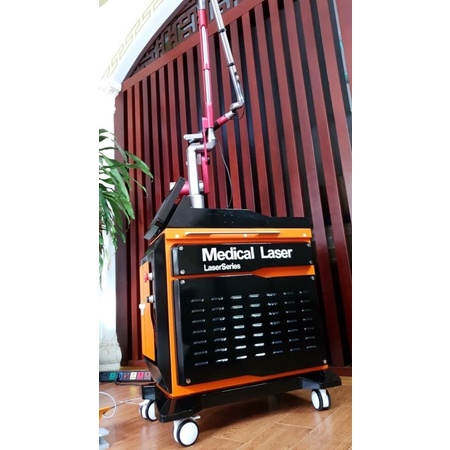 Máy Laser Chục Khuỷu Medical chuyên xoá xăm xoá nám tàn nhang và trẻ hoá da