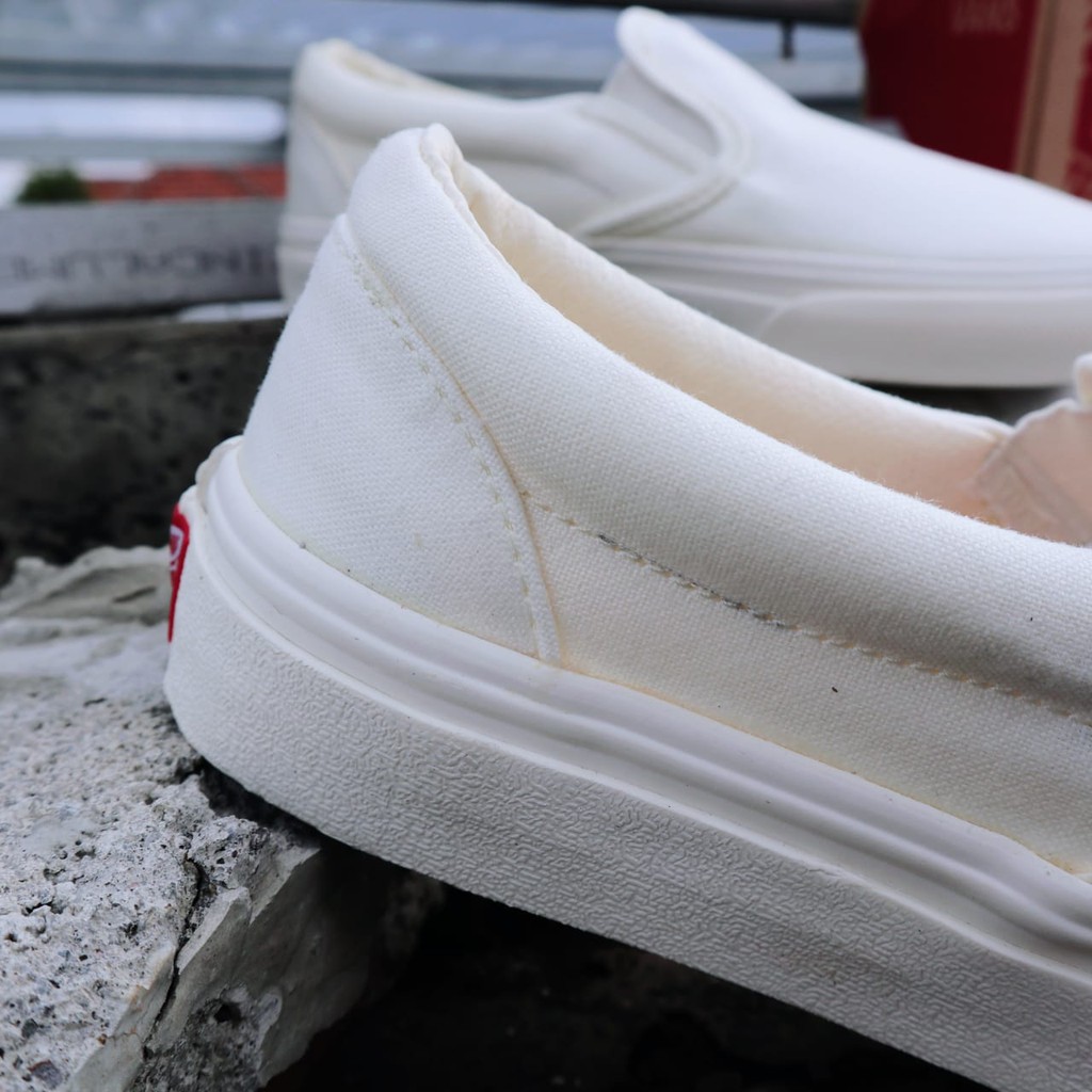 Giày Lười Màu Trắng Ngà Hiệu Vans Thời Trang