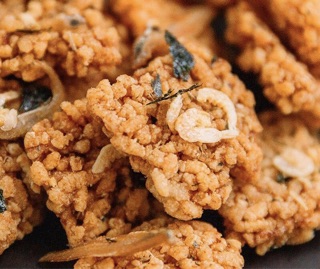 Cơm cháy rong biển trứng muối