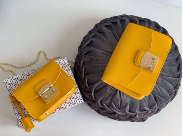 𝐓𝐮́𝐢 furl@ metropoli đeo chéo khoá vuông