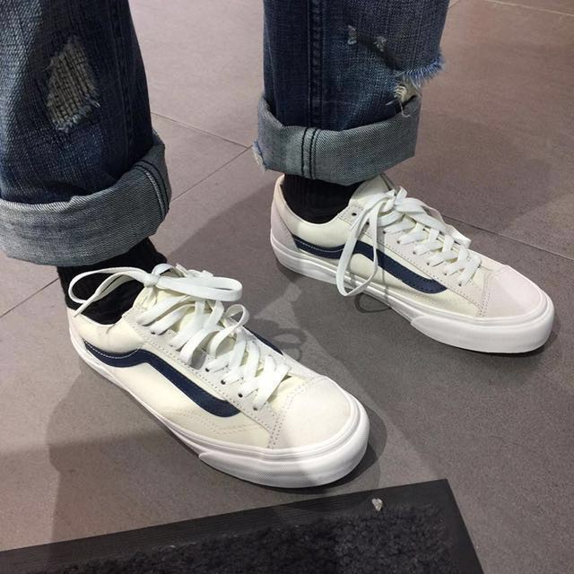 Giày sneaker VANS STYLE trắng kẻ đen