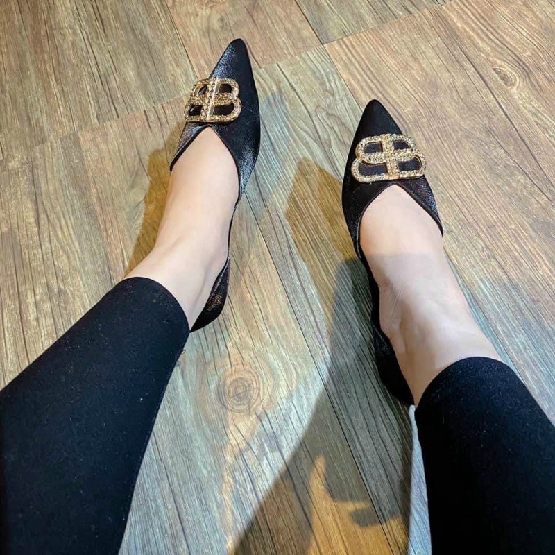 Búp bê hở eo mũi nhọn khoá BB đính đá cao cấp | BigBuy360 - bigbuy360.vn