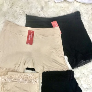 Quần đùi mặc váy