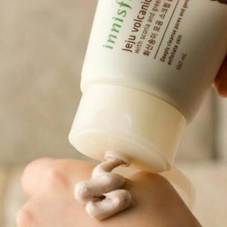 Sữa rửa mặt tẩy tế bào chết Innisfree Jeju Volcanic Pore Scrub Foam 0.