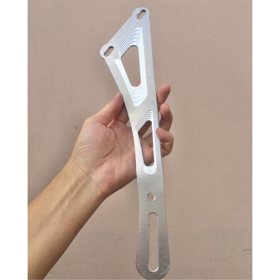 Pát treo pô cho xe Ex 150,  Ex 155 chất liệu nhôm CNC cứng cáp hoạ tiết đường gân 3D