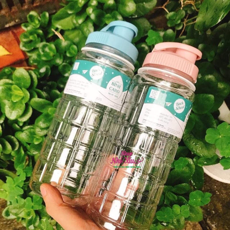 Bình nước kẻ caro Việt Nhật 750ml - Bình nước nhựa kẻ caro học sinh có quai dù treo tiện lợi