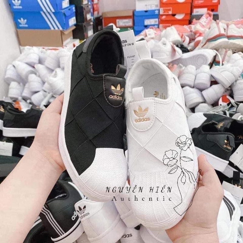 Giày slip on adidas tem vàng