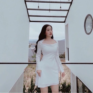 Đầm trắng xoè tay loe