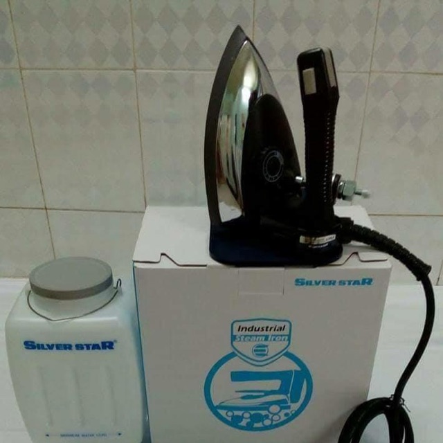 Bàn ủi hơi nước
