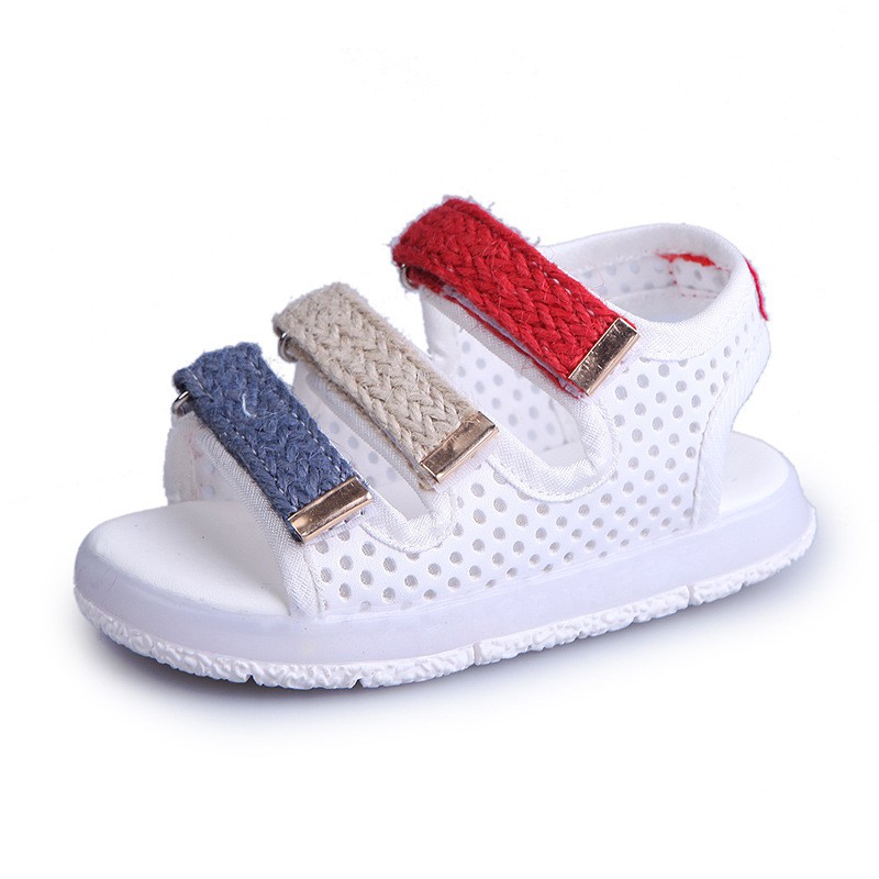 Giày sandal có đèn LED hiện đại cho bé gái