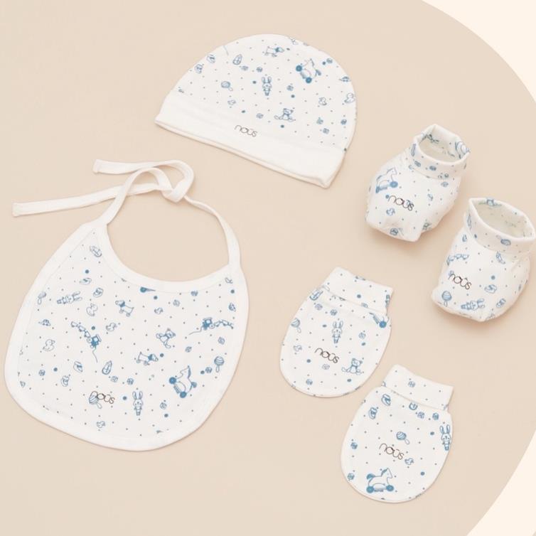 Bộ phụ kiện sơ sinh Nous cao cấp, bao tay bao chân yếm mũ hoạ tiết đồ chơi