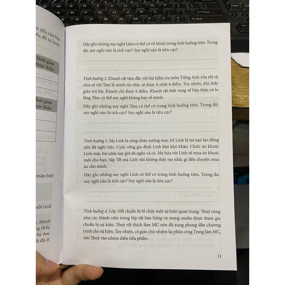 Sách - Bài tập hoạt động trải nghiệm hướng nghiệp 10 ( Kết nối ) bán kèm 1 tẩy chì