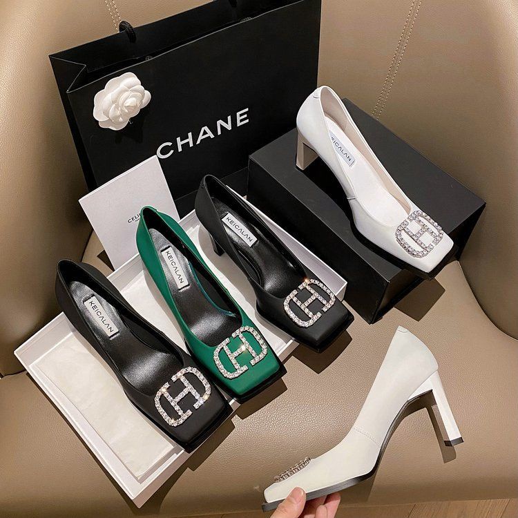 Giày cao gót dày mũi vuông đính đá khí chất quý phái Âu Mỹ