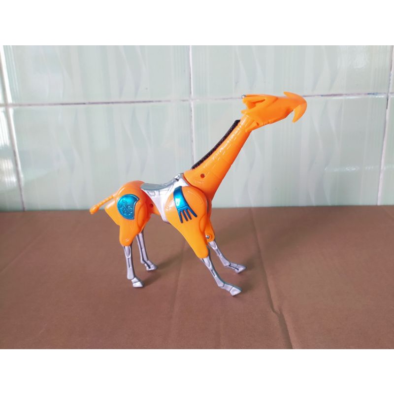 Siêu nhân gao hươu cao cổ có mặt nạ